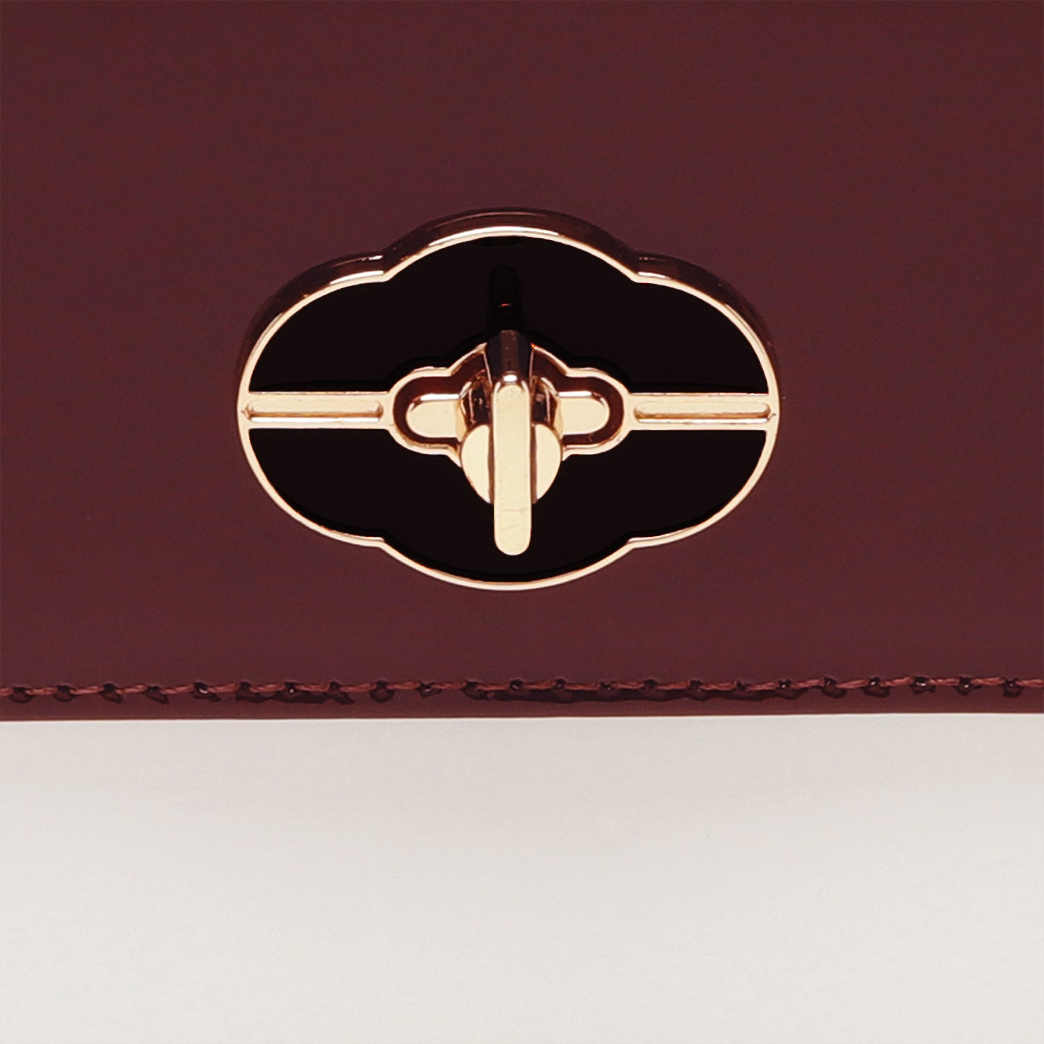 Patent Femme Clutch